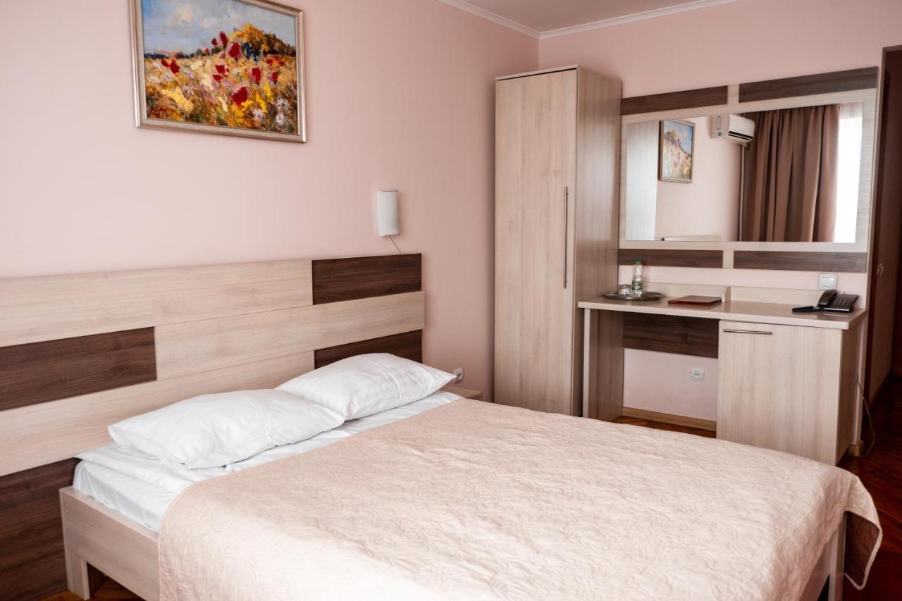 Hotel Halychyna Ternopil Eksteriør billede