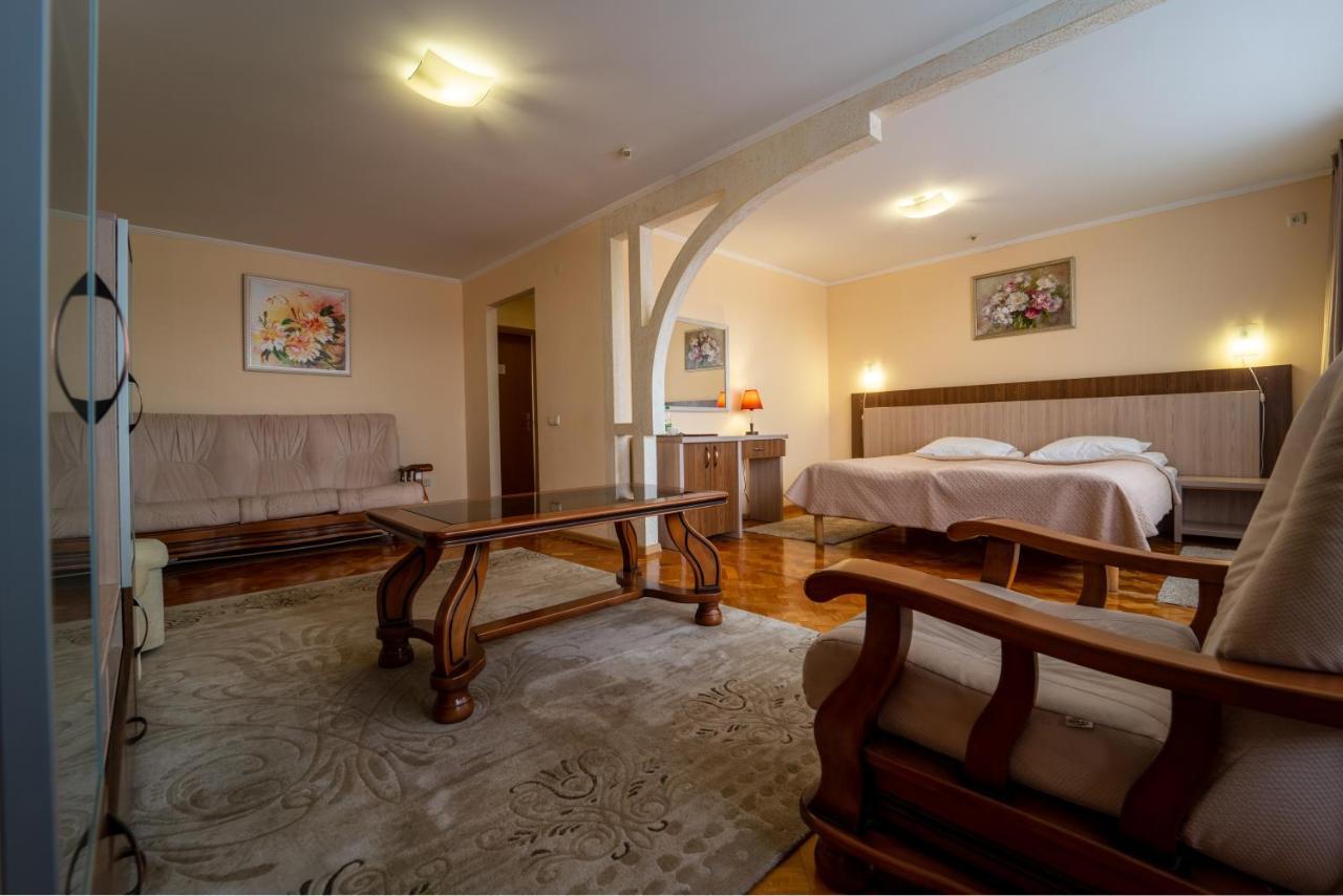 Hotel Halychyna Ternopil Eksteriør billede