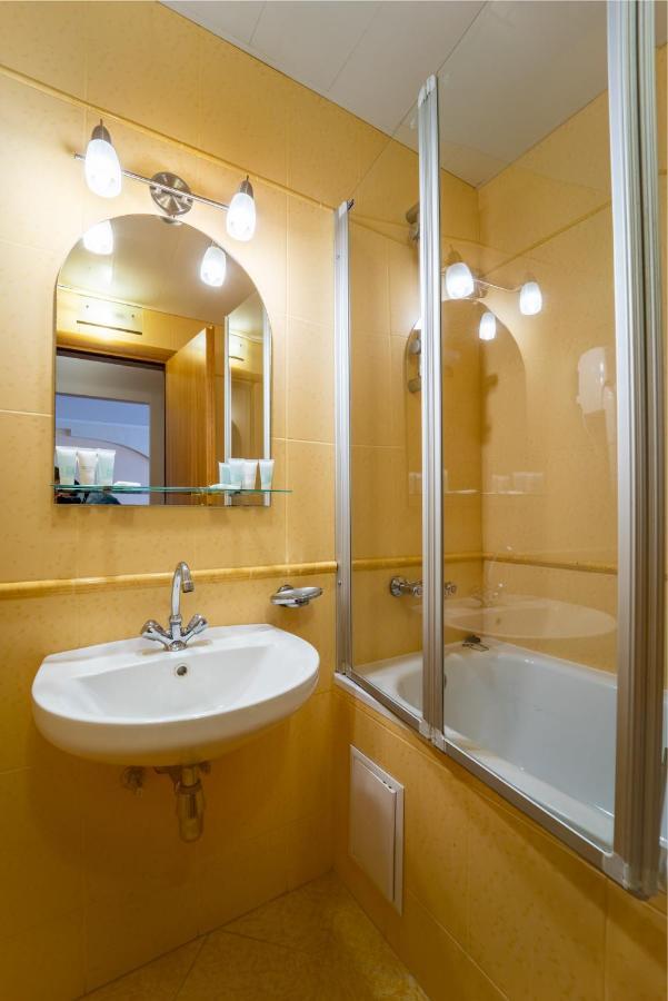 Hotel Halychyna Ternopil Eksteriør billede